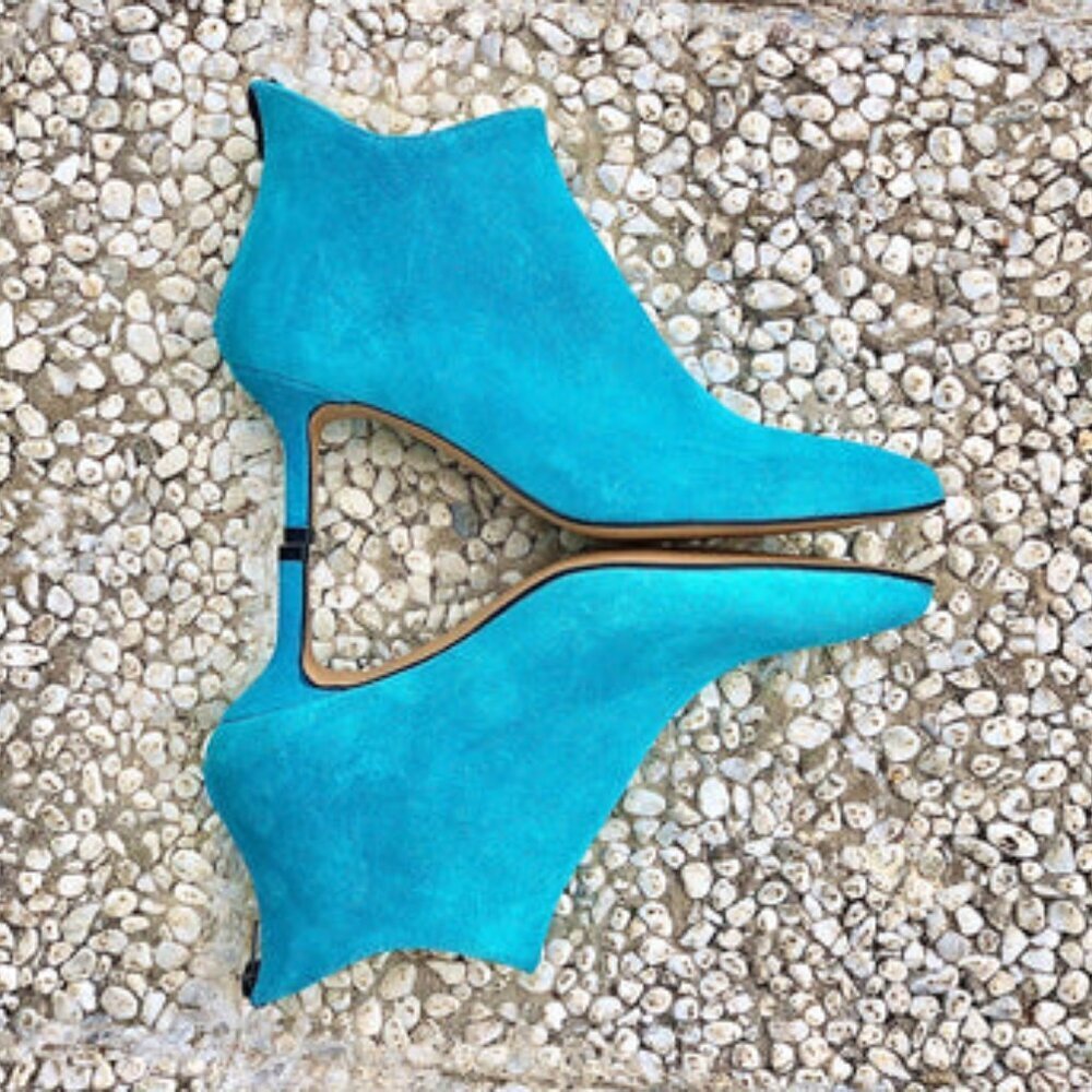 New in Box CLIZA Handmade Italian Suede Booties 10